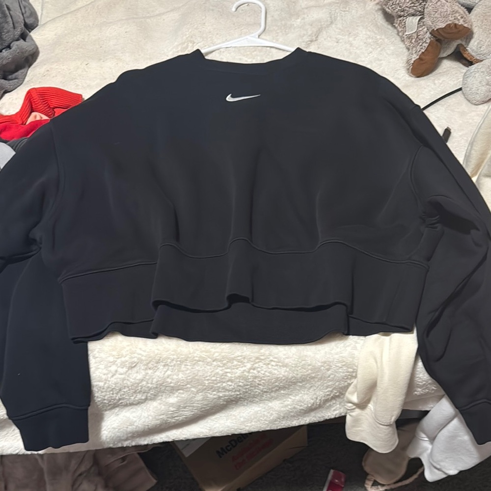Nike Women's Black Cropped Sweatshirt